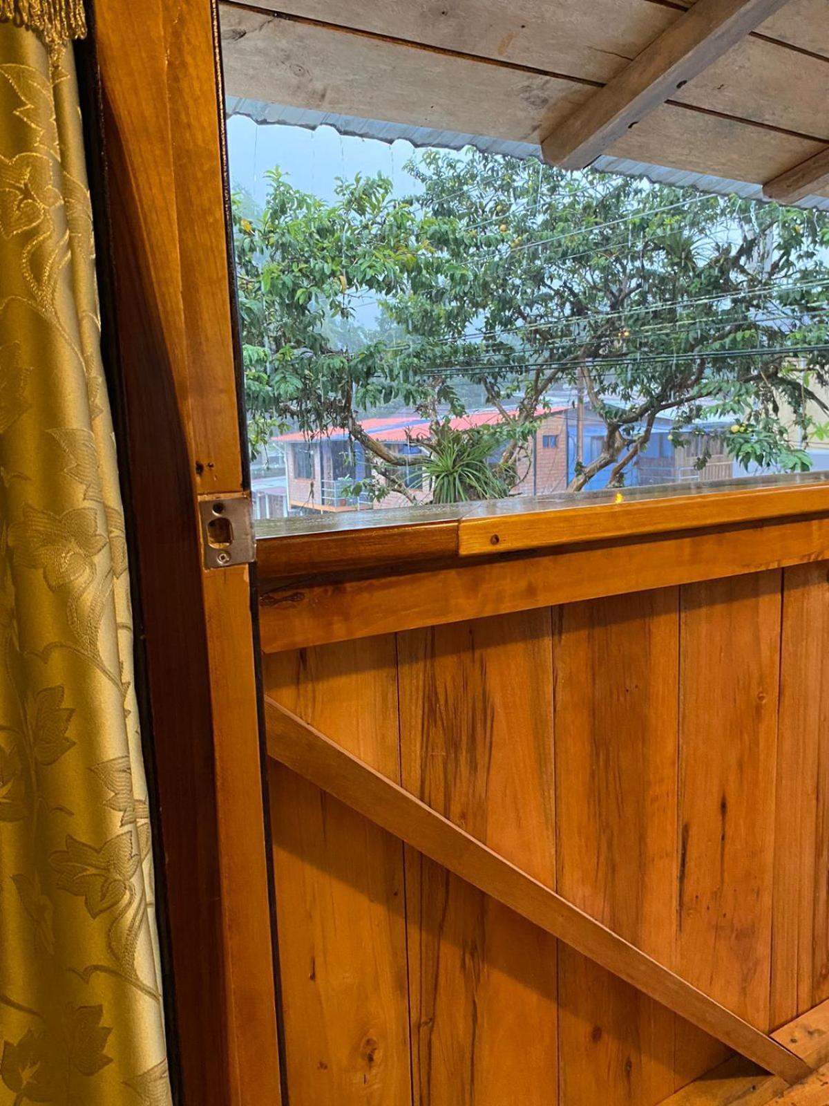 Guayabo Hostal Mindo Exteriör bild