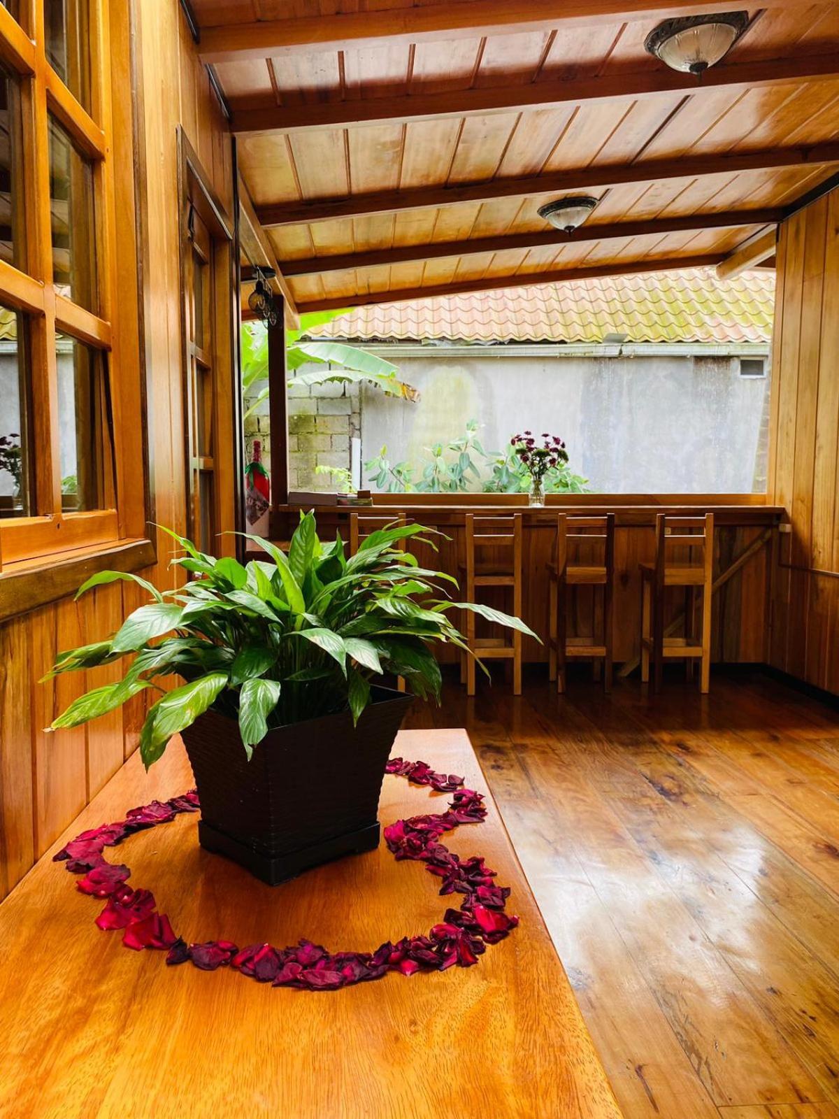 Guayabo Hostal Mindo Exteriör bild